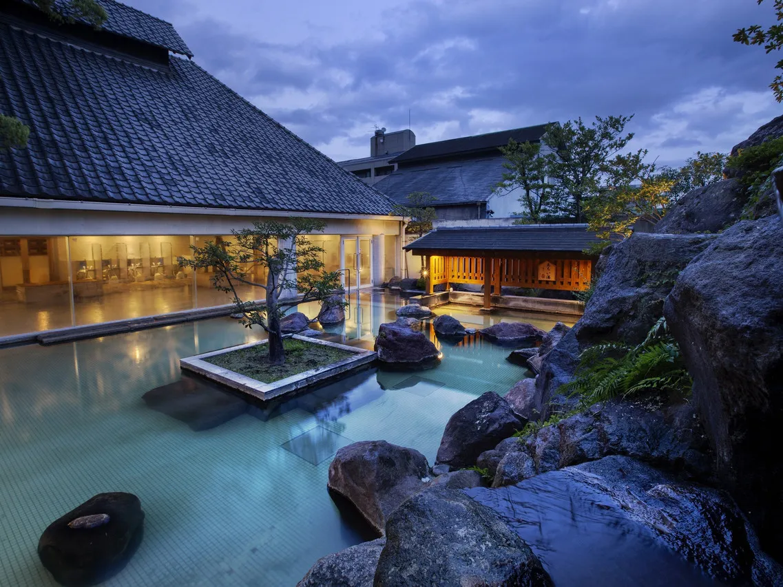 Hotel Shiragiku — rooms and atmosphere