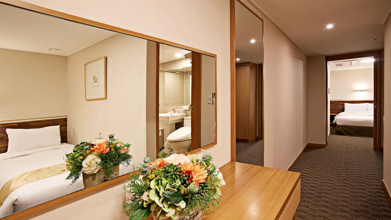 Hotel Skypark Myeongdong — rooms and atmosphere