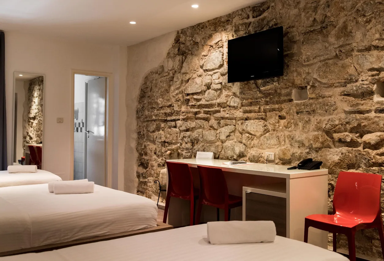 Hotel Slavija Split — rooms and atmosphere