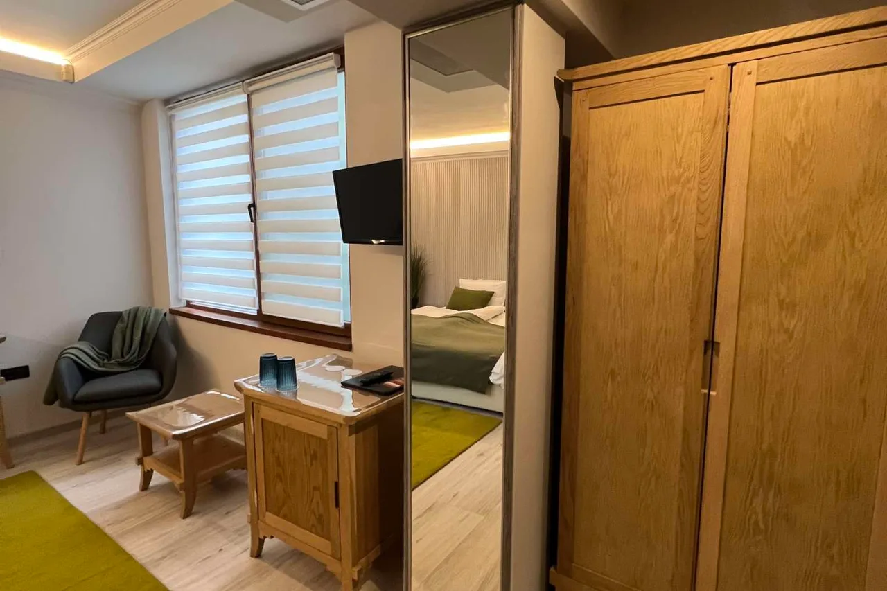 Hotel Studio — ภาพห้องพักและบรรยากาศ