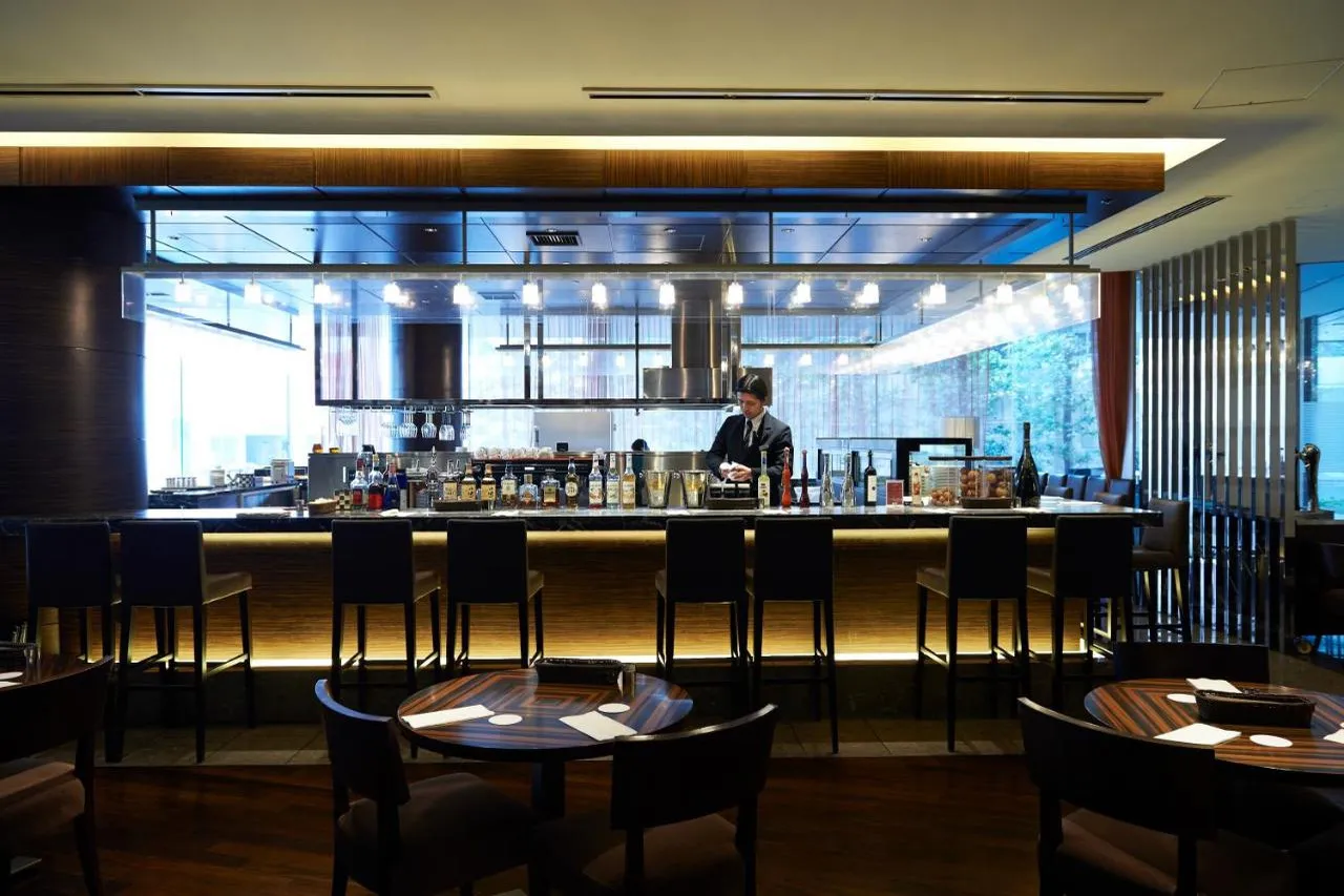 Hotel Sunroute Plaza Shinjuku — rooms and atmosphere