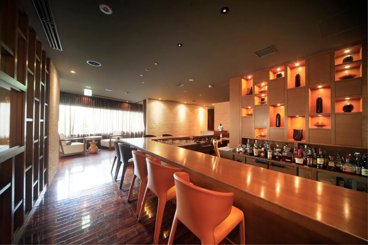 Hotel Sunroute Plaza Shinjuku — rooms and atmosphere