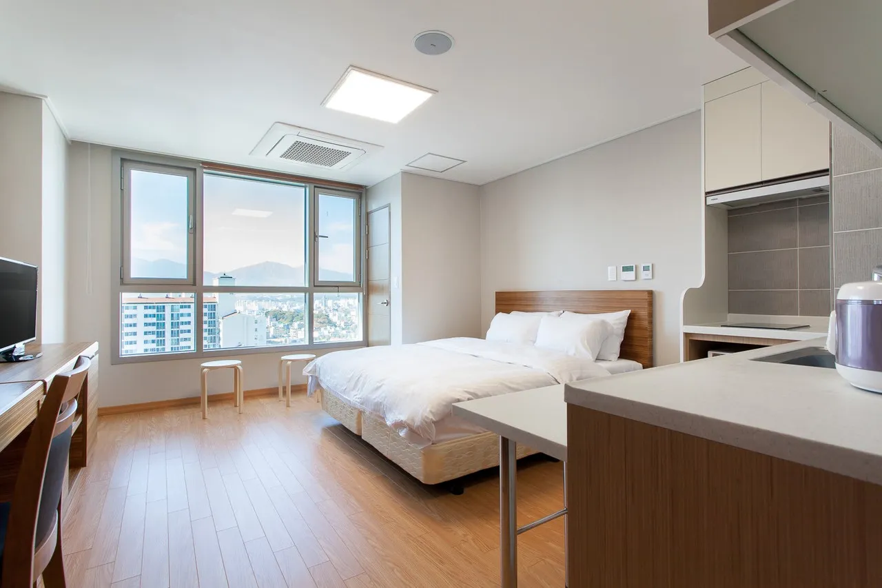 Hotel The Class 300 Sokcho — rooms and atmosphere
