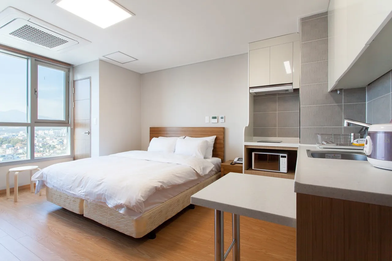 Hotel The Class 300 Sokcho — rooms and atmosphere