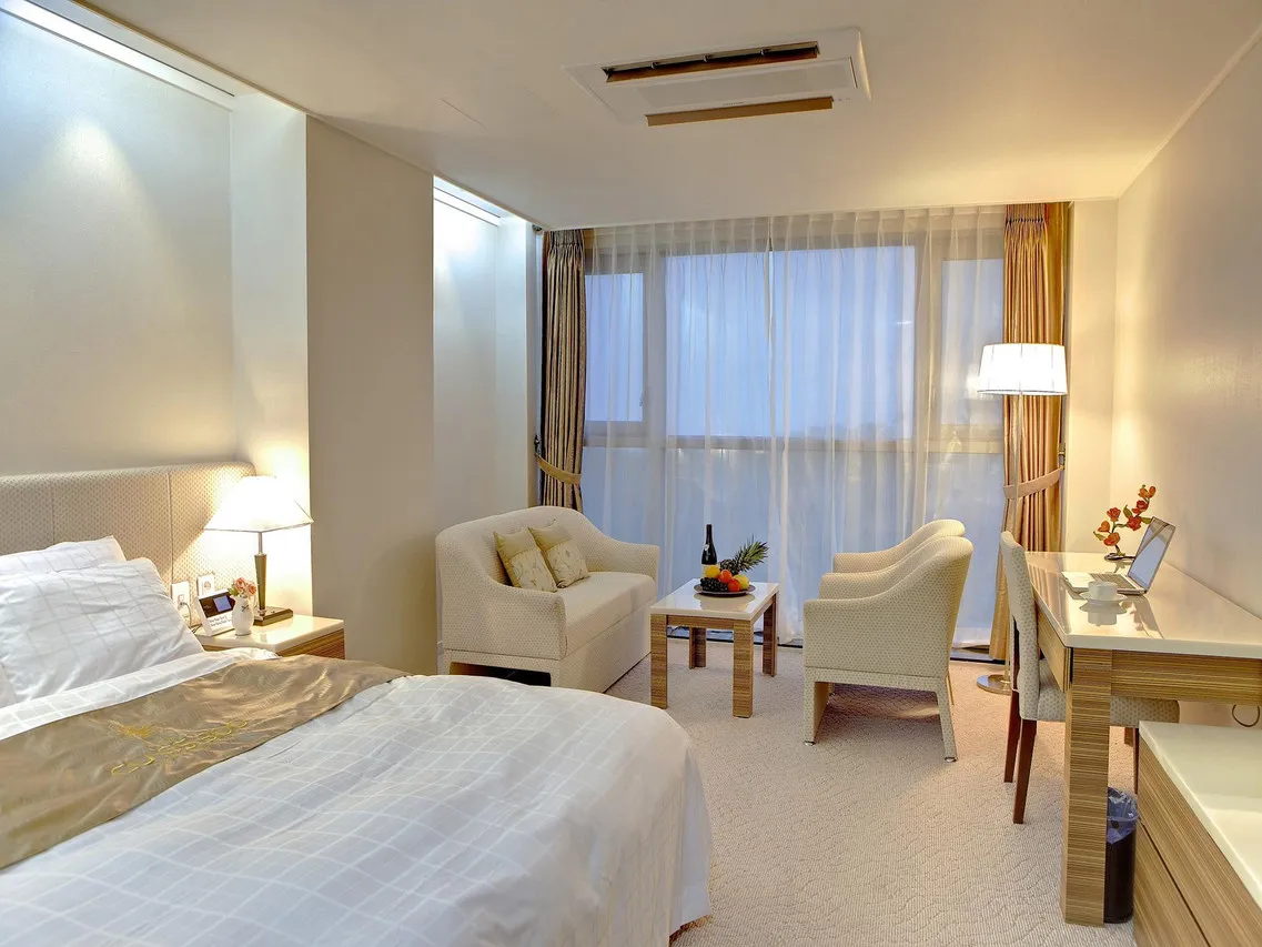 Hotel The Class 300 Sokcho — rooms and atmosphere