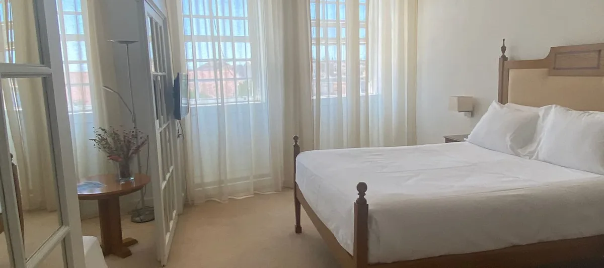 Hotel Toural — ภาพห้องพักและบรรยากาศ