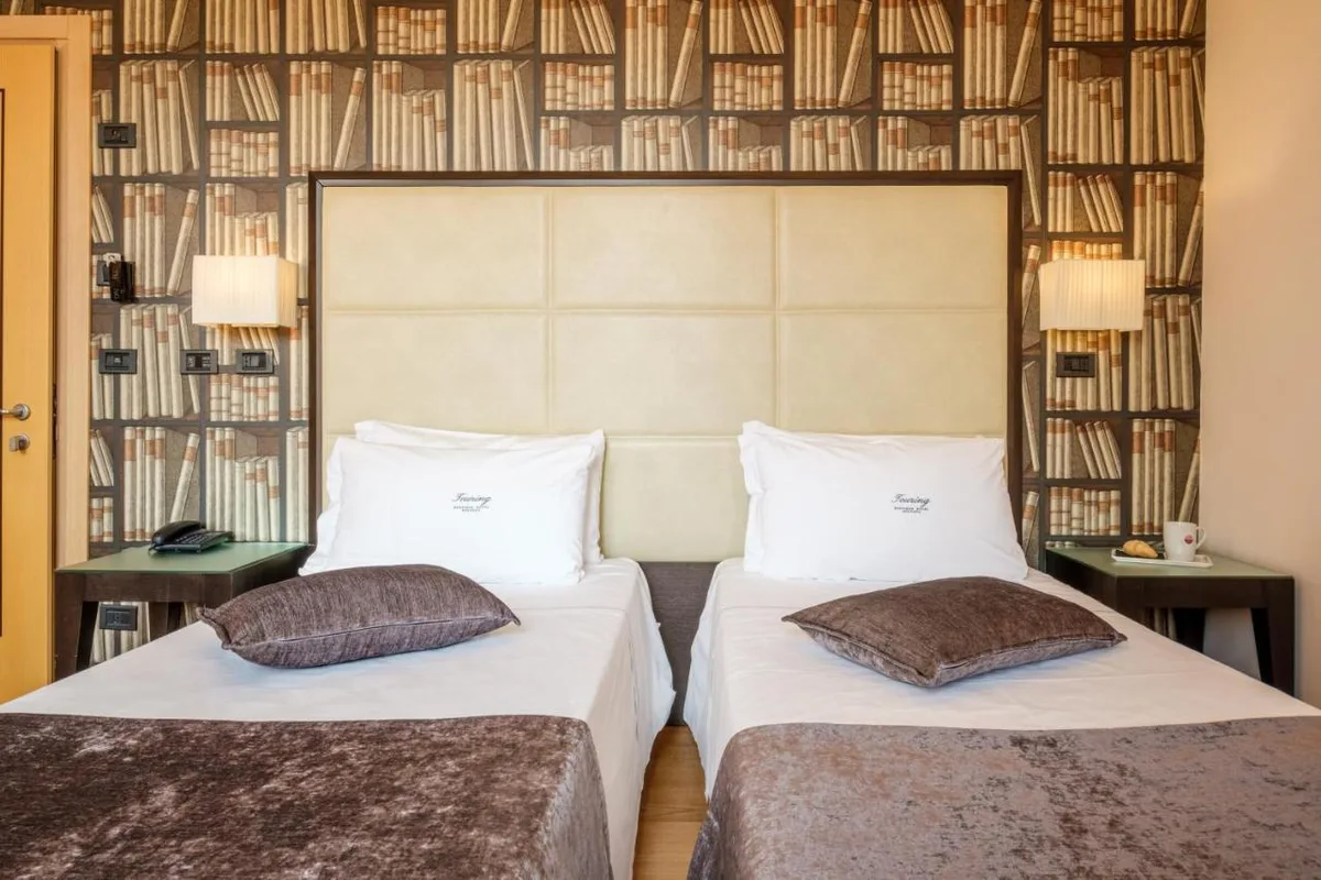 Hotel Touring — โบโลญญา