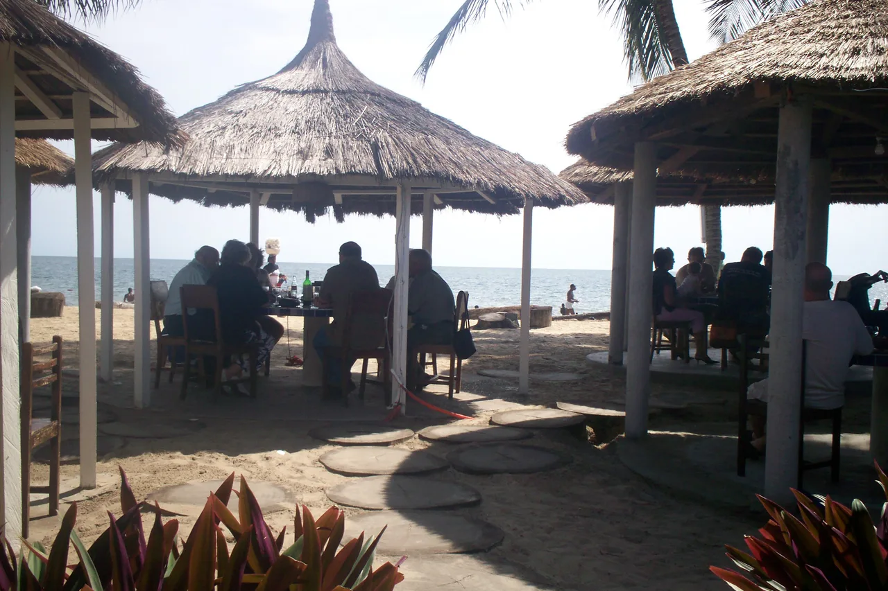 Hotel Tropicana — rooms and atmosphere