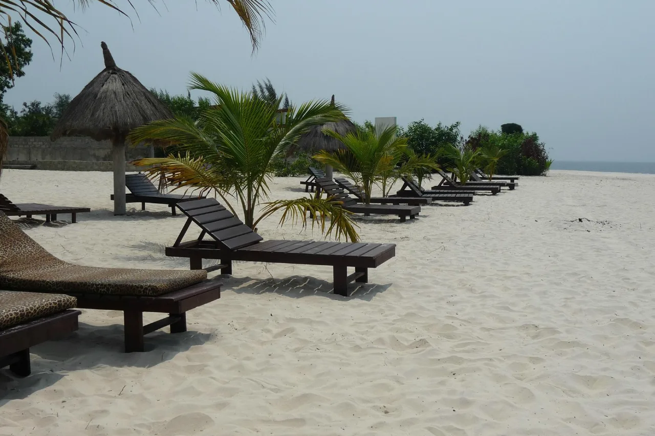 Hotel Tropicana — rooms and atmosphere