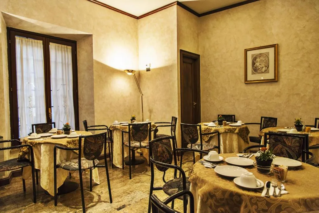 Hotel Valentino Centro Storico — ภาพห้องพักและบรรยากาศ