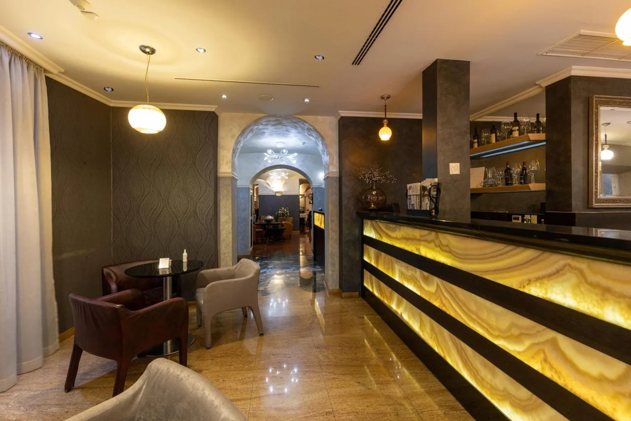 Hotel Vardar — ภาพห้องพักและบรรยากาศ