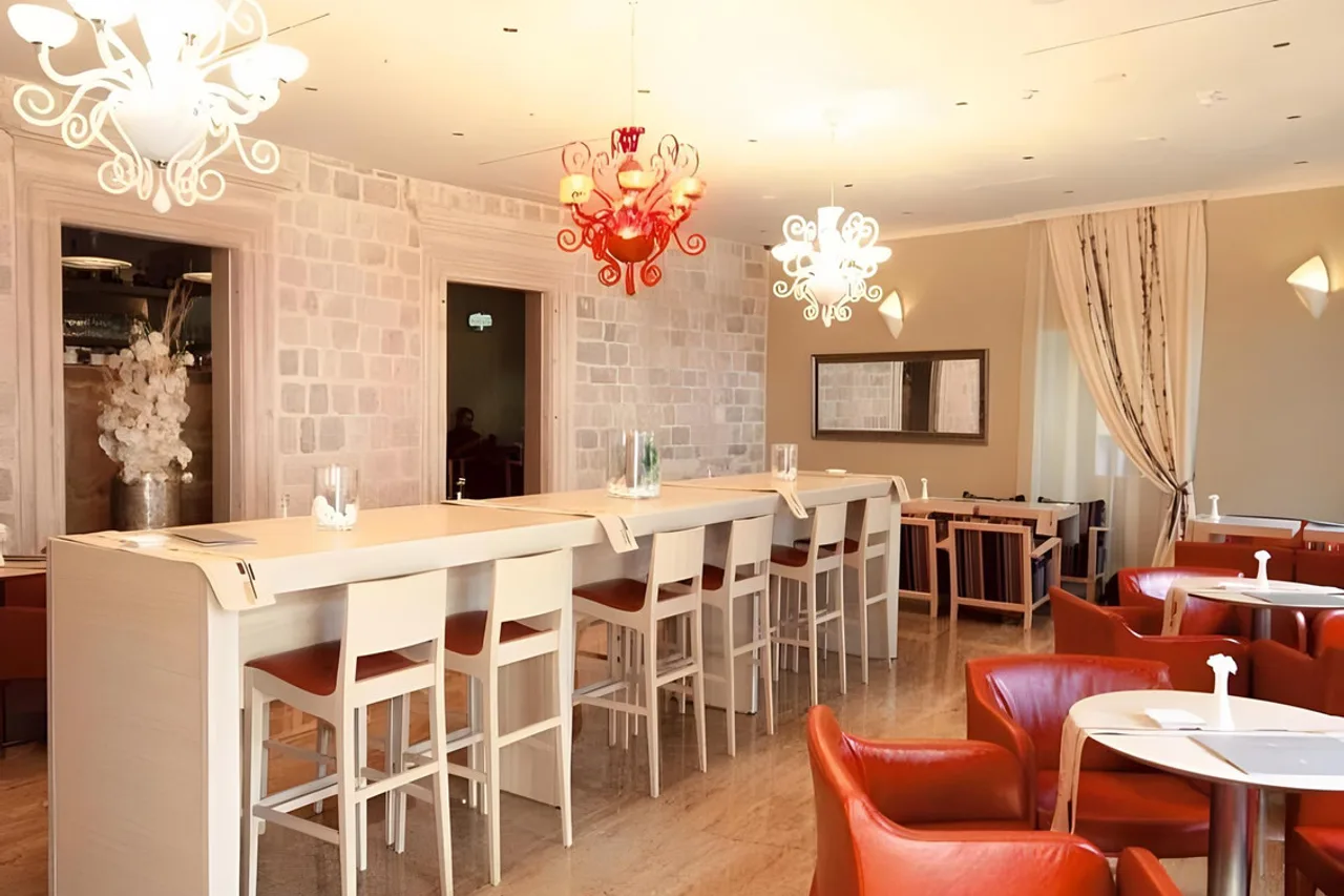 Hotel Vardar — ภาพห้องพักและบรรยากาศ