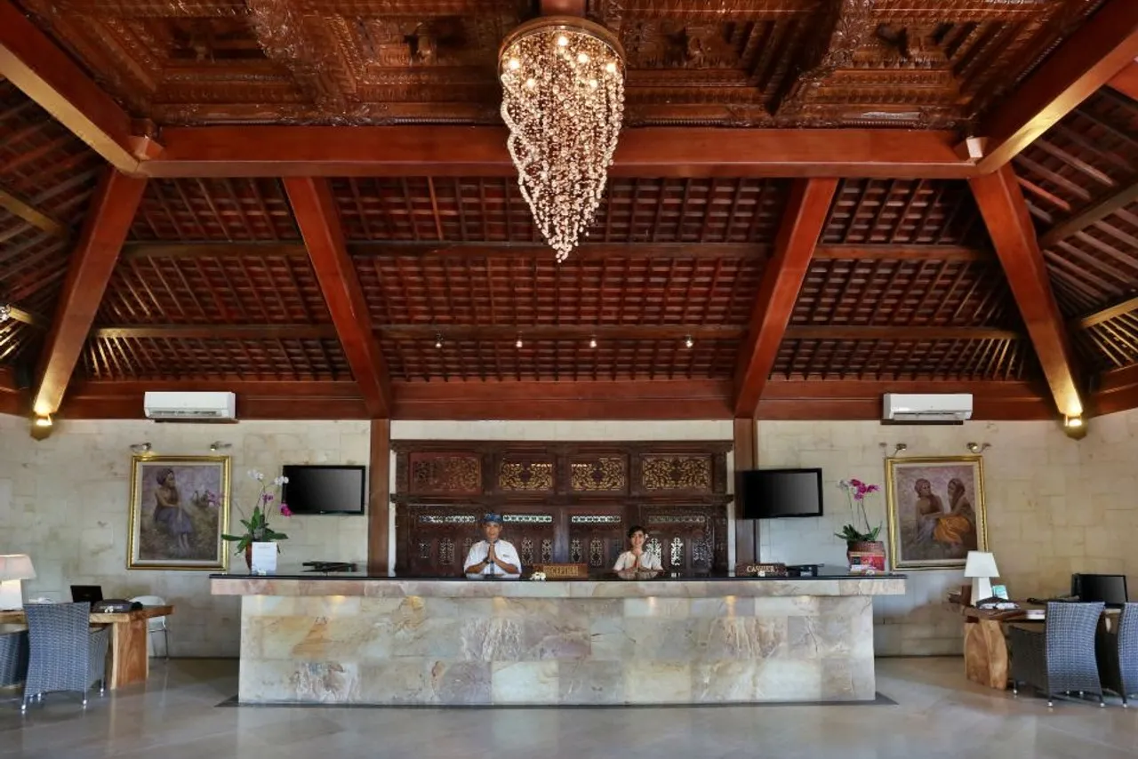 Hotel Vila Ombak — rooms and atmosphere
