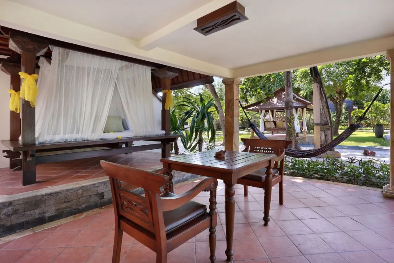Hotel Vila Ombak — rooms and atmosphere