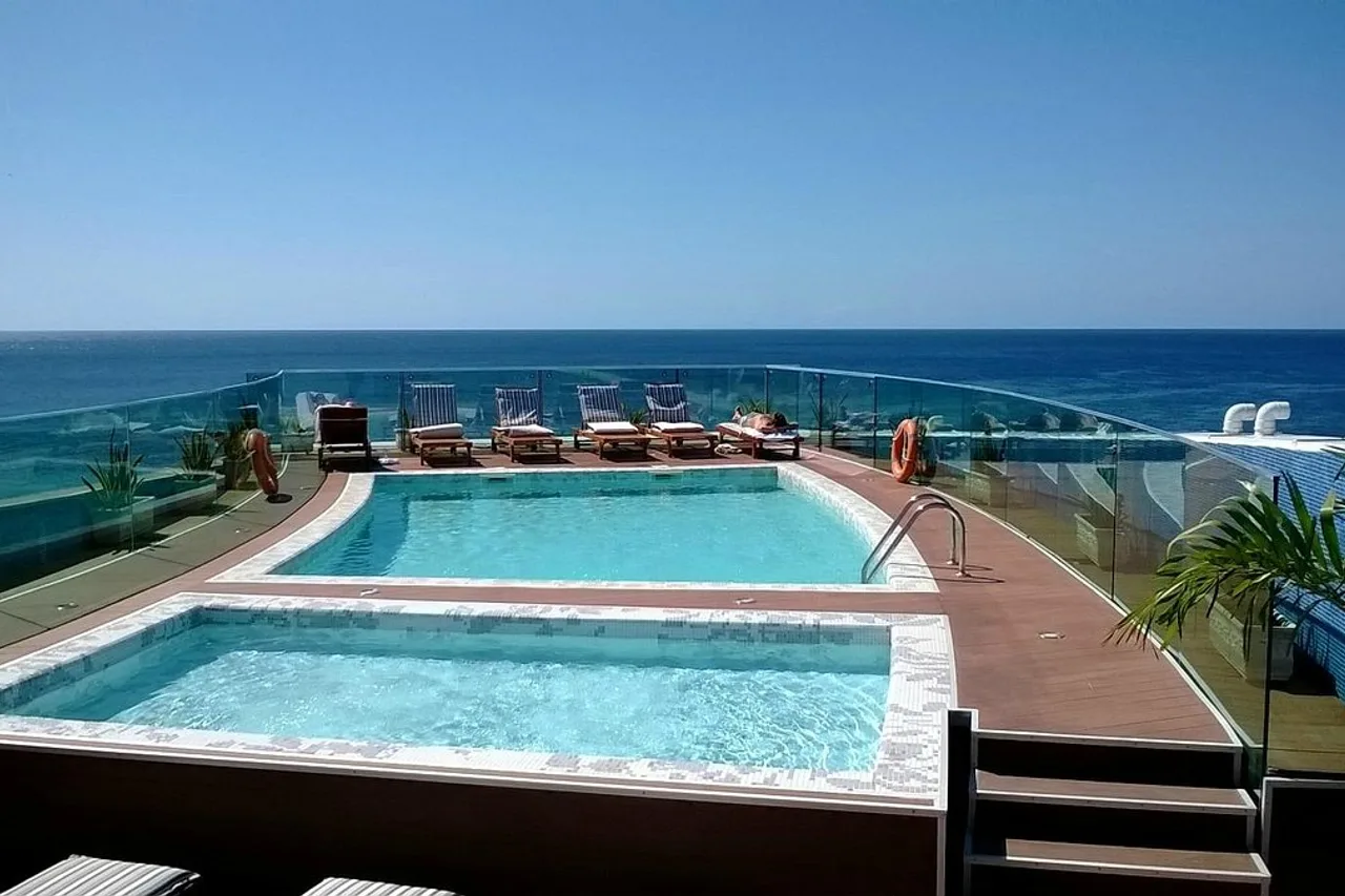 Hotel VIP Praia — rooms and atmosphere