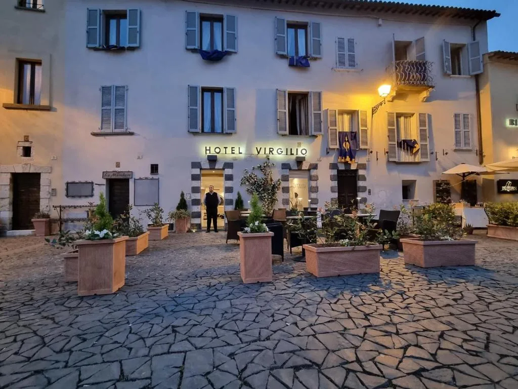 Hotel Virgilio — ภาพห้องพักและบรรยากาศ