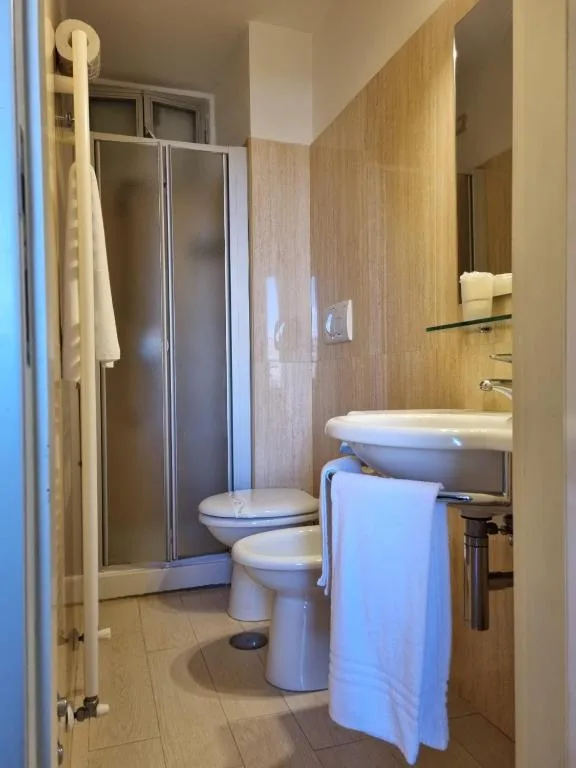 Hotel Virgilio — ภาพห้องพักและบรรยากาศ