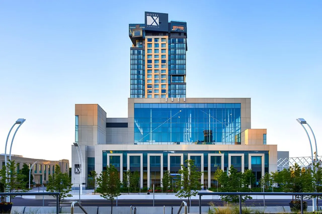 Hotel X Toronto, a Destination by Hyatt Hotel — rooms and atmosphere