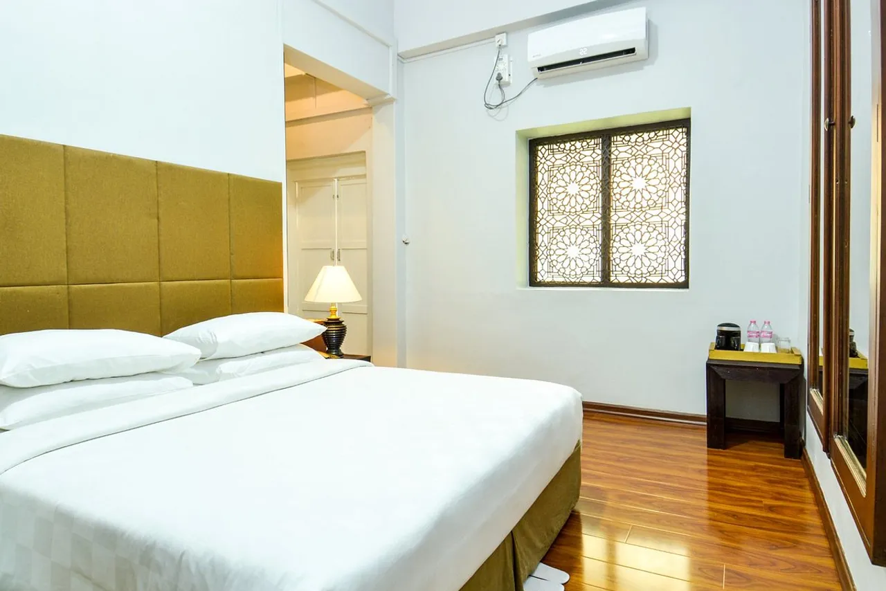 Hotel Zia Yangon — rooms and atmosphere