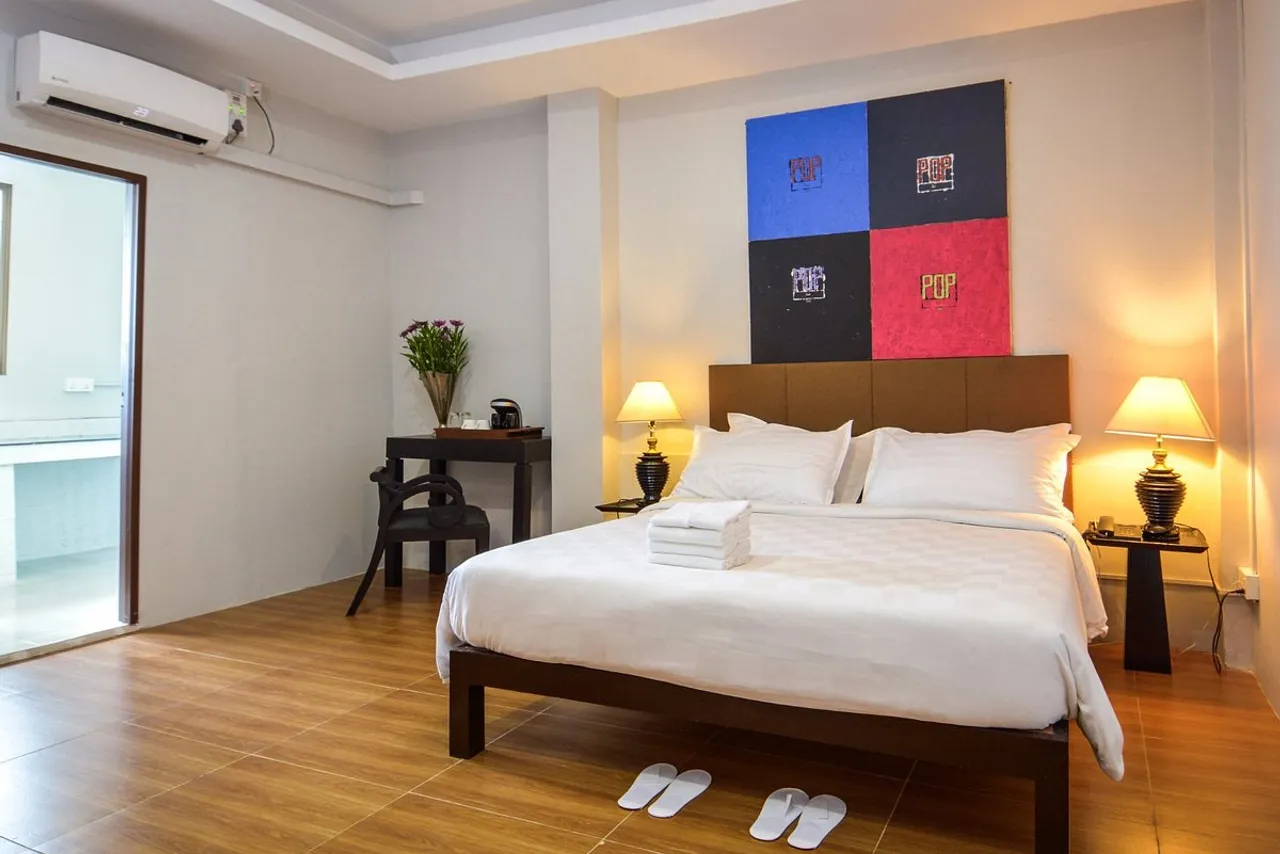 Hotel Zia Yangon — rooms and atmosphere