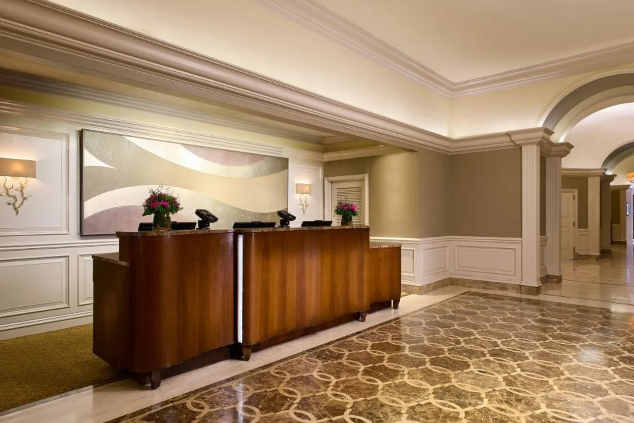 Houston Grand Hotel - River Oaks (The Luxury Collection) — rooms and atmosphere