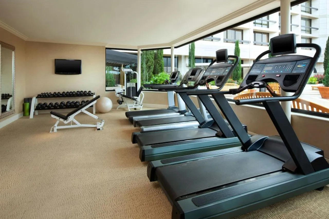 Houston Grand Hotel - River Oaks (The Luxury Collection) — rooms and atmosphere