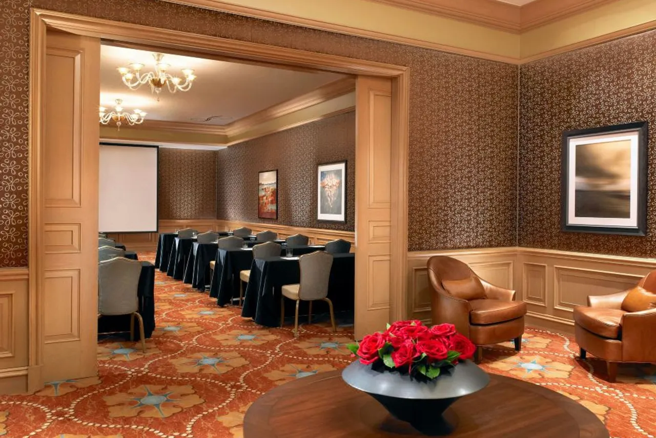 Houston Grand Hotel - River Oaks (The Luxury Collection) — rooms and atmosphere