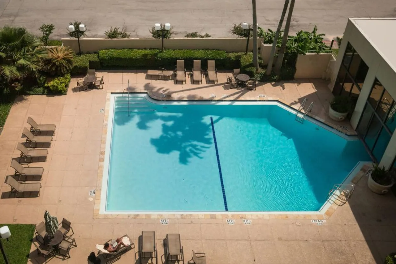 Houston Marriott Westchase — rooms and atmosphere