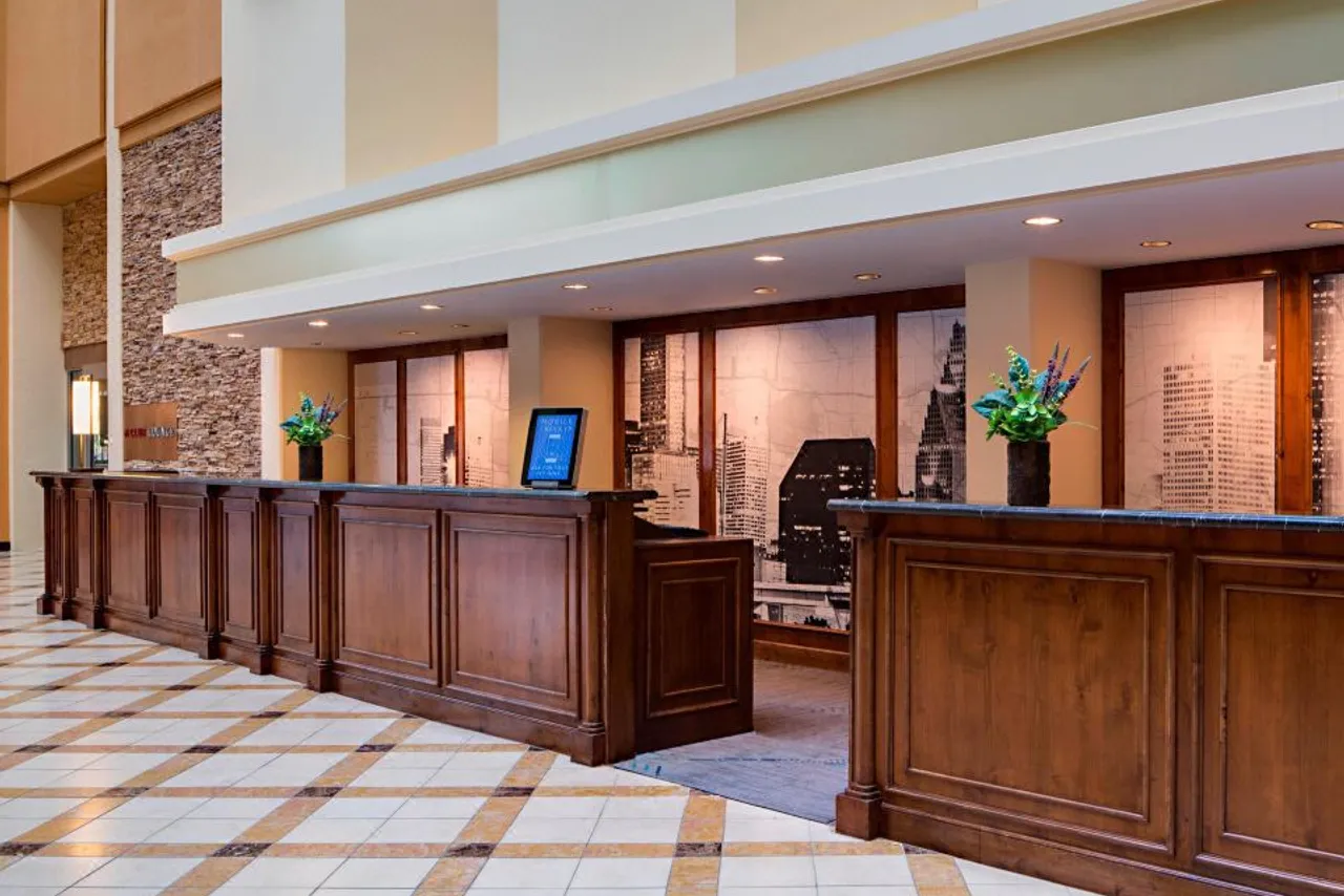 Houston Marriott Westchase — rooms and atmosphere