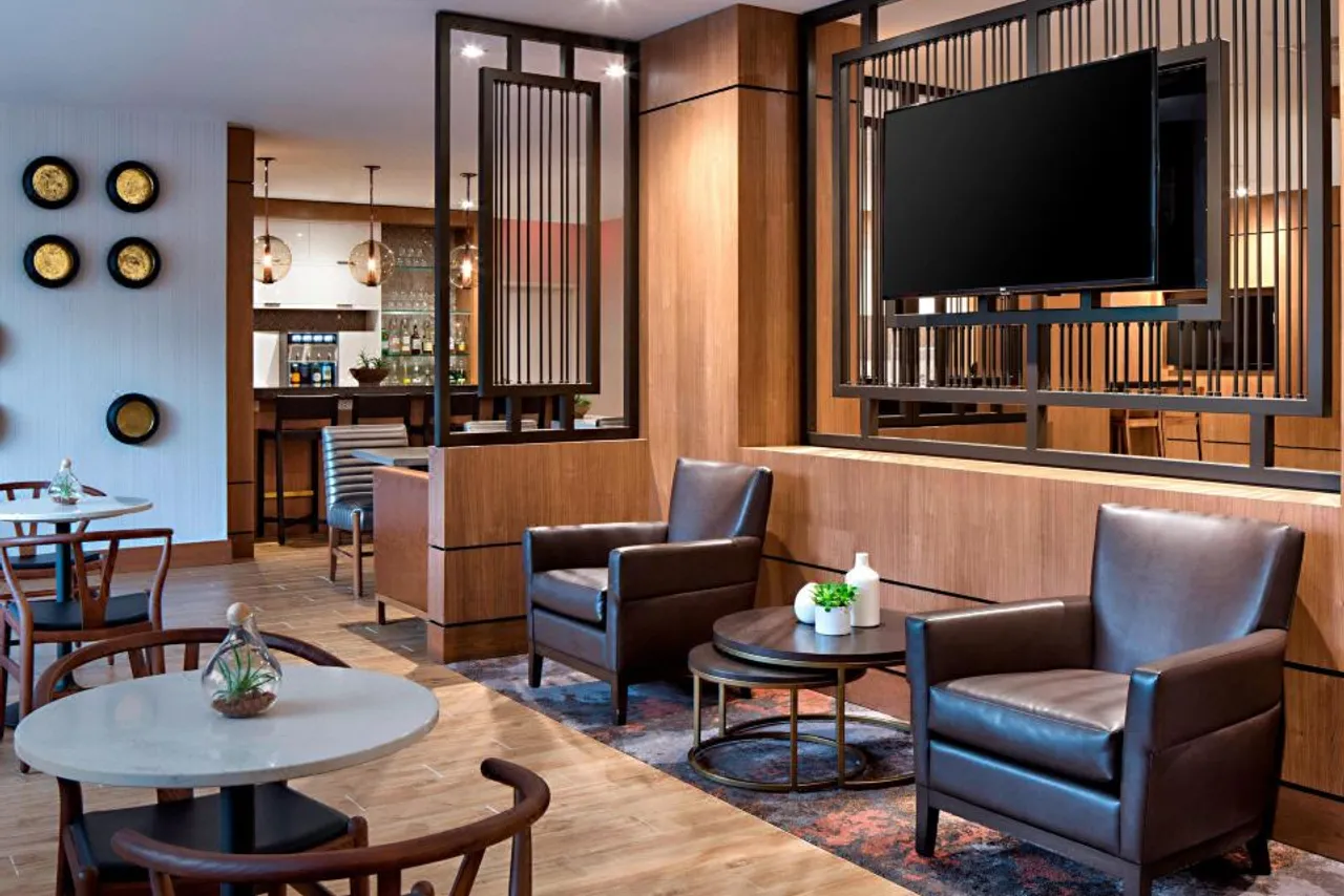 Houston Marriott Westchase — rooms and atmosphere