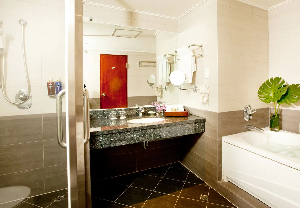 Howard Beach Resort Kenting — rooms and atmosphere