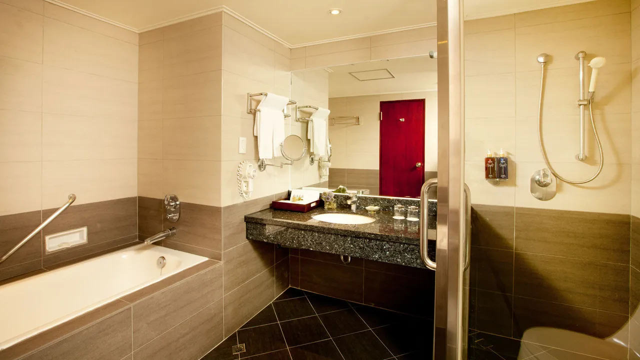 Howard Beach Resort Kenting — rooms and atmosphere