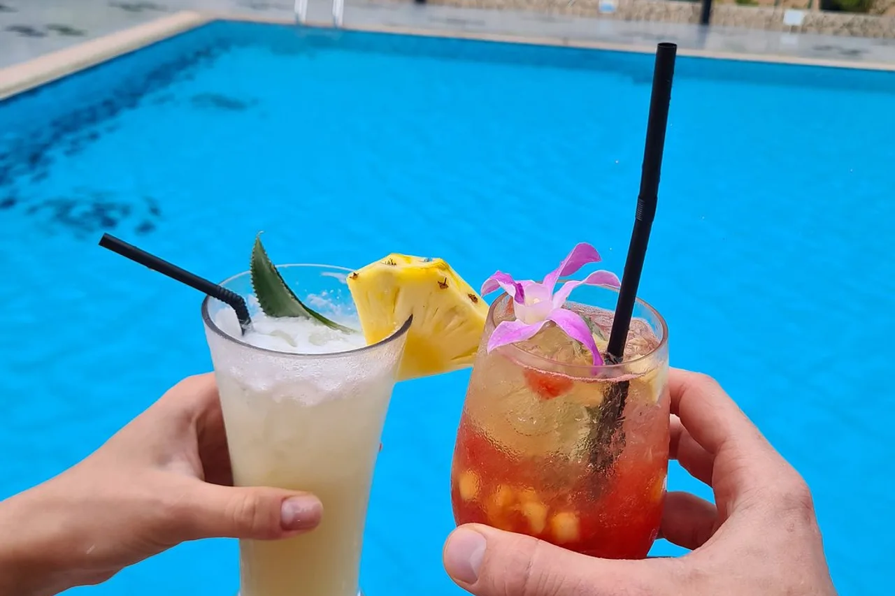 Hulhule Island Hotel — rooms and atmosphere