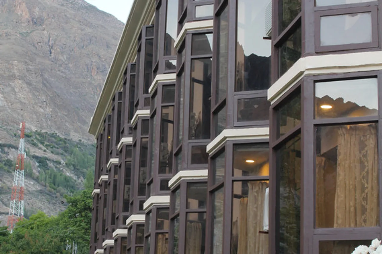 Hunza Darbar Hotel — ภาพห้องพักและบรรยากาศ
