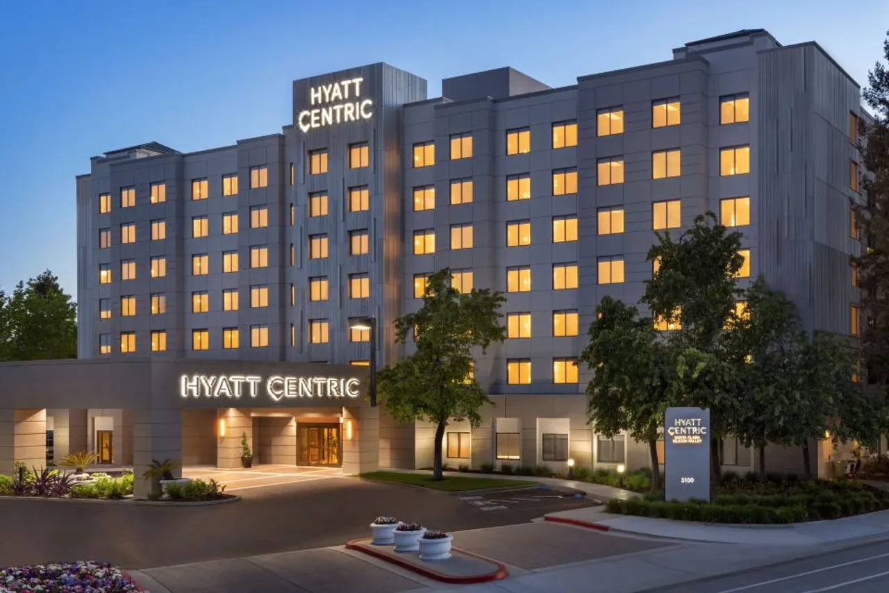 Hyatt Centric Santa Clara Silicon Valley — rooms and atmosphere