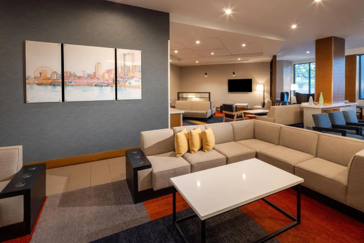 Hyatt House Seattle/Downtown — rooms and atmosphere