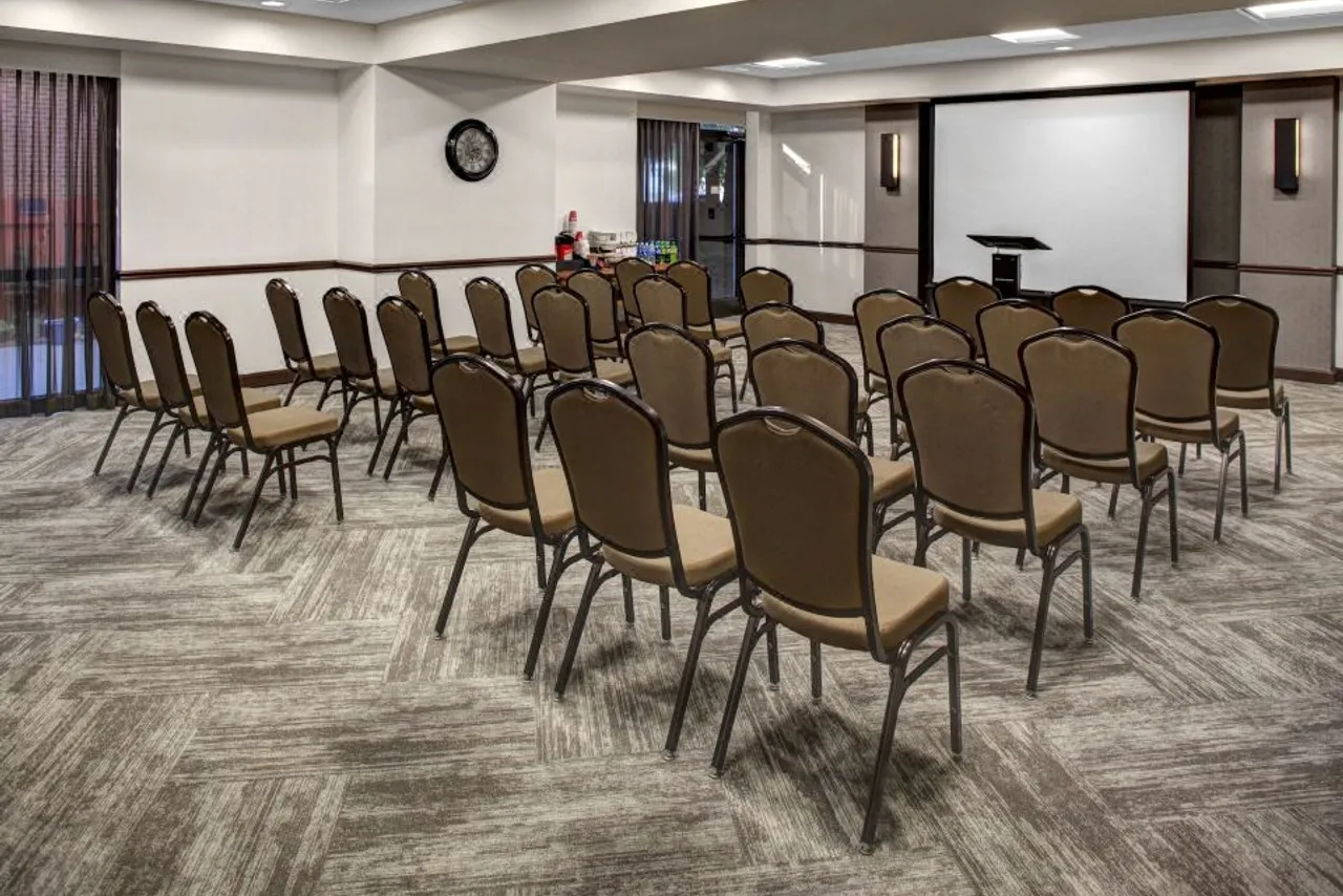 Hyatt Place Atlanta / Buckhead — rooms and atmosphere
