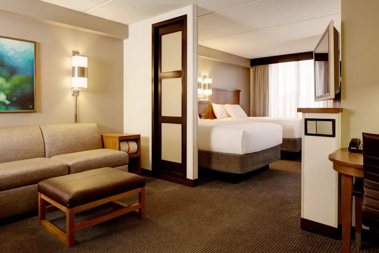 Hyatt Place Atlanta / Buckhead — rooms and atmosphere