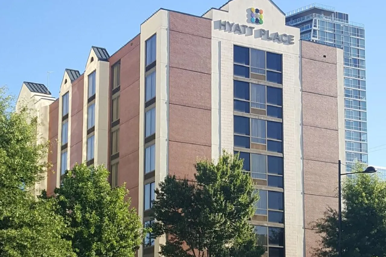 Hyatt Place Atlanta / Buckhead — rooms and atmosphere