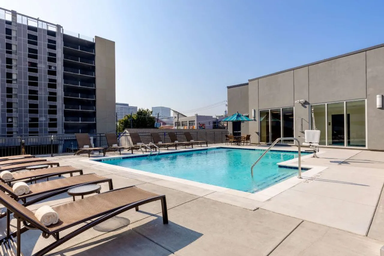 Hyatt Place Atlanta / Centennial Park — rooms and atmosphere