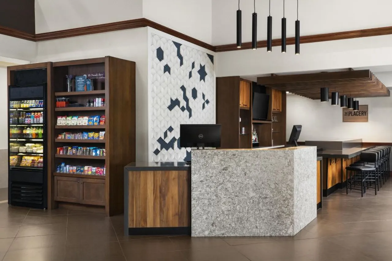Hyatt Place Secaucus/Meadowlands — rooms and atmosphere