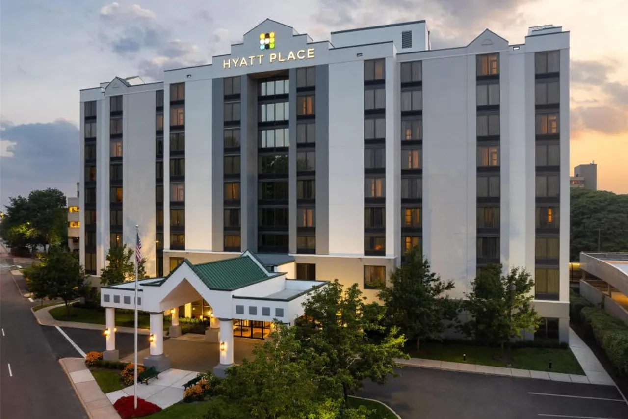 Hyatt Place Secaucus/Meadowlands — rooms and atmosphere