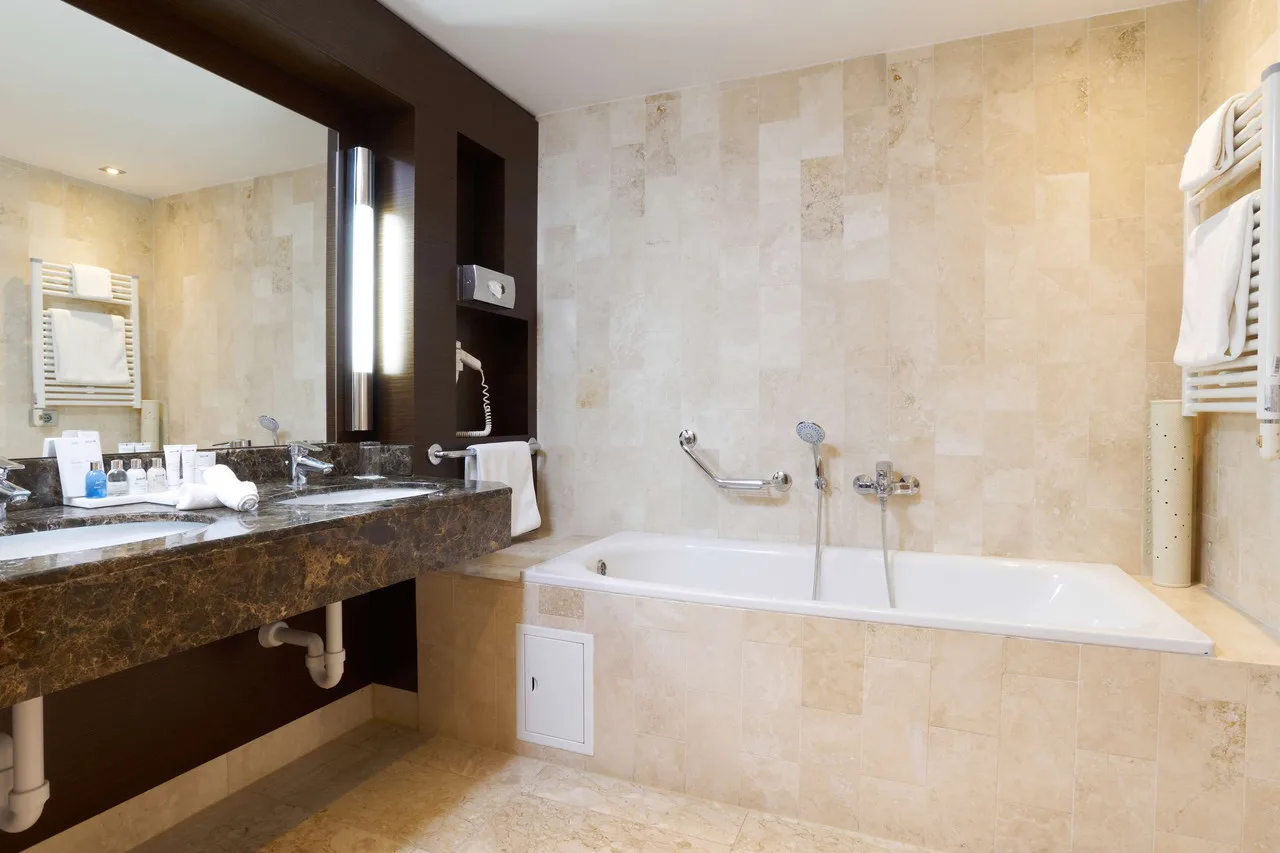 Hyatt Regency Astana — rooms and atmosphere