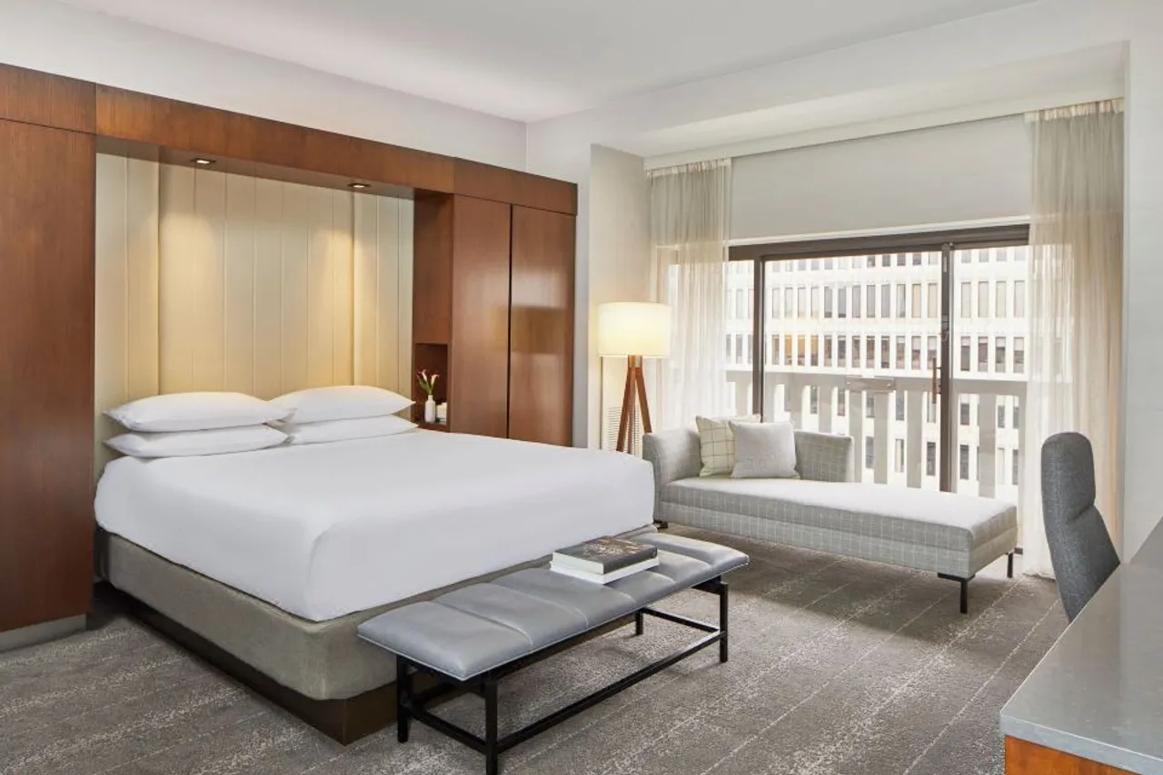 Hyatt Regency Atlanta — rooms and atmosphere