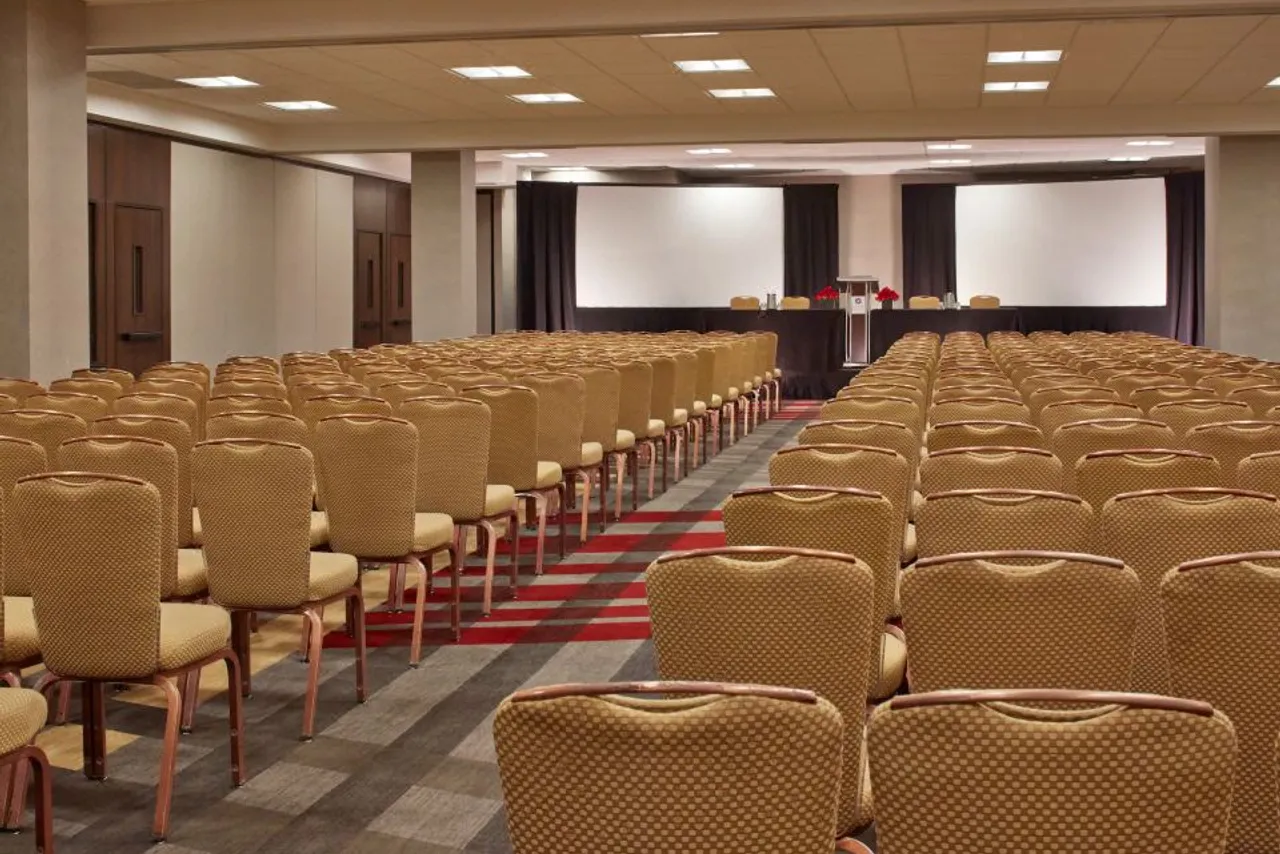 Hyatt Regency Atlanta — rooms and atmosphere
