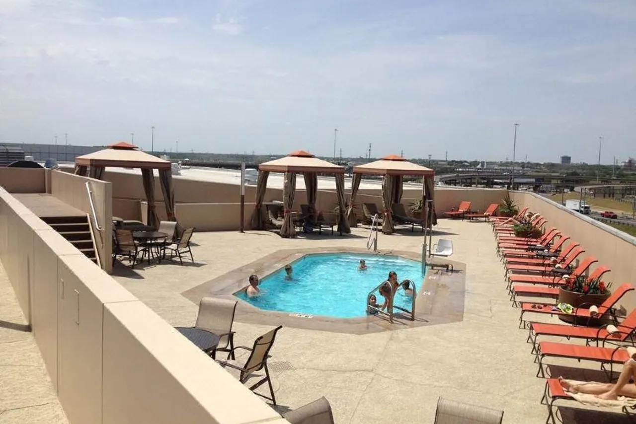 Hyatt Regency Dallas — rooms and atmosphere