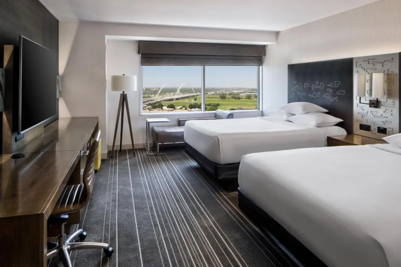 Hyatt Regency Dallas — rooms and atmosphere