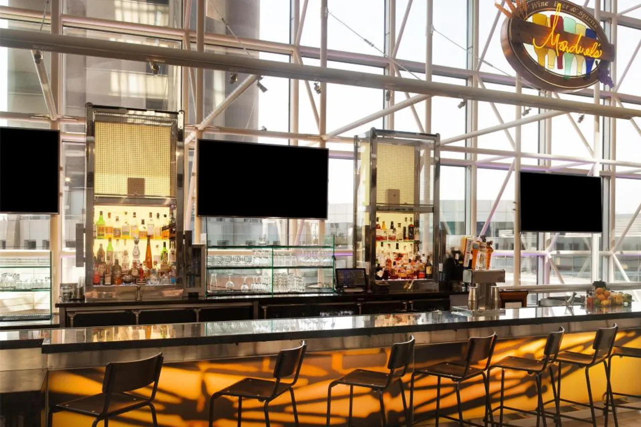 Hyatt Regency Dallas — rooms and atmosphere