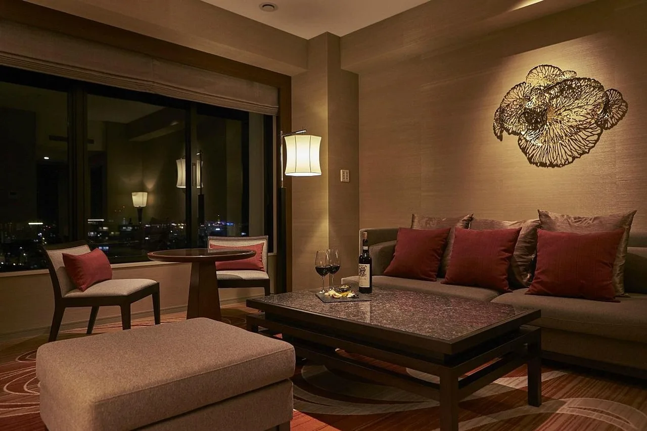 Hyatt Regency Naha, Okinawa — rooms and atmosphere