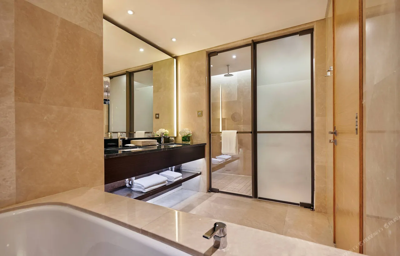 Hyatt Regency Riyadh Olaya — rooms and atmosphere